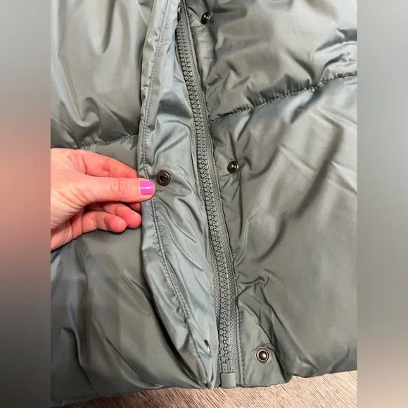 Old Navy Quilted Puffer Vest NWT size L - Picture 4 of 8